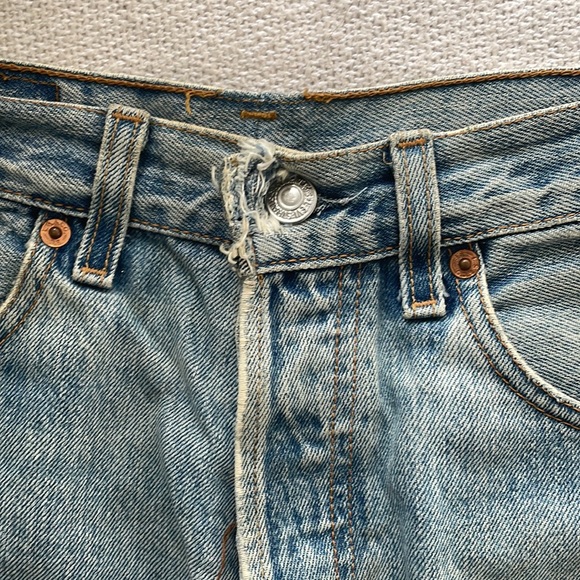 Vintage Levi’s Mid-Rise Denim Shorts - Picture 3 of 5